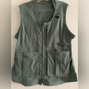 Duluth Trading Cargo Vest Sz XL Green Utility Hunting Fishing Stretch Nylon